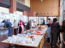 町民センターの町民文化祭会場におけるハ?ネル展示