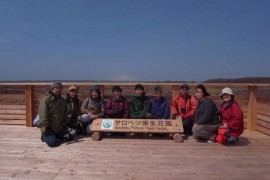 利尻山をバックに記念撮影。でも利尻山は上半身しか見えないな